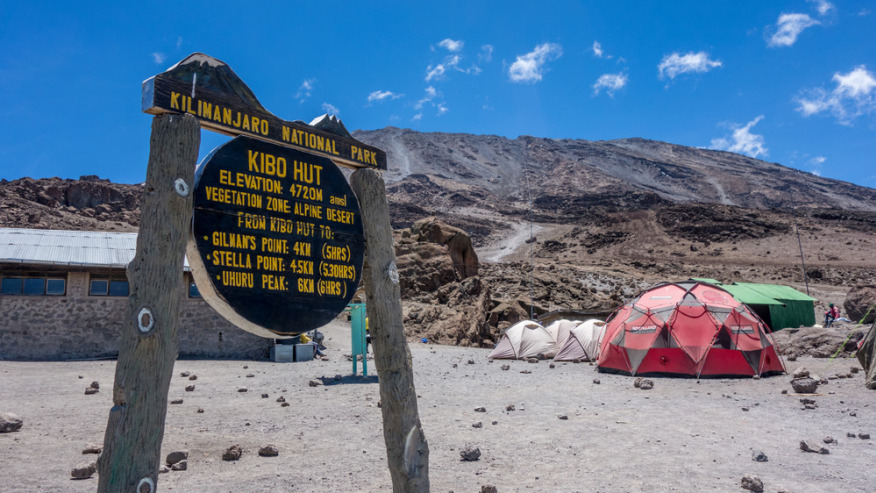 Marangu Route (3/5) | Horombo Huts (3.720 m) – Kibo Huts Camp (4.720 m)