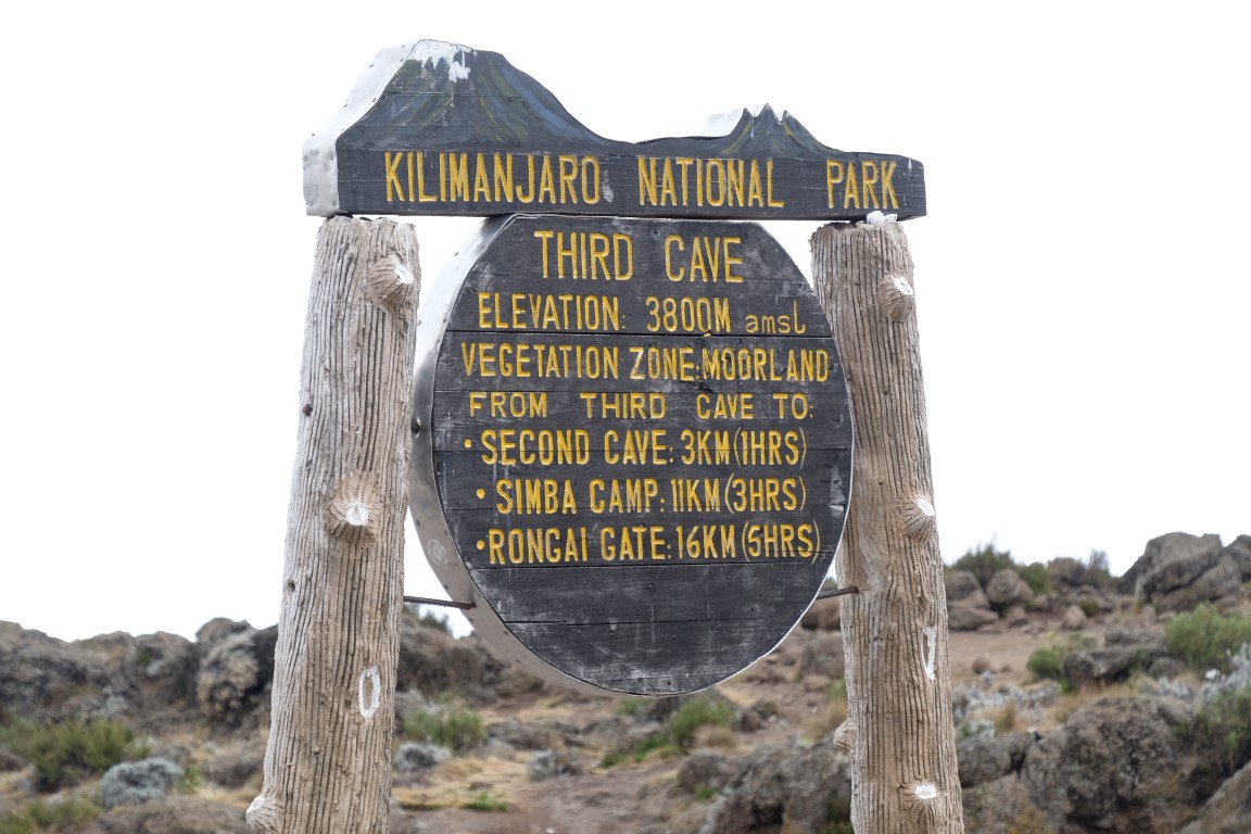 Northern Circuit (5/8) | Buffalo Camp (3.995 m) – Third Cave Camp (3.930 m)