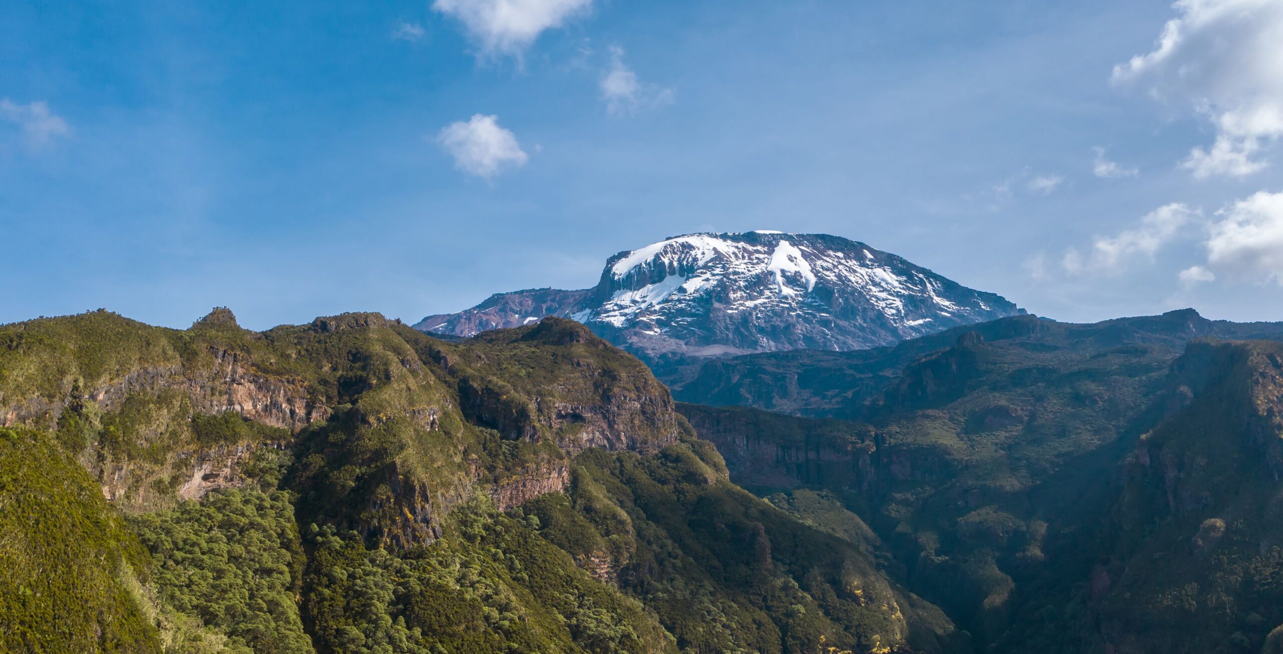Umbwe Route (1/6) | Umbwe Gate (1.600 m) – Umbwe Cave Camp (2.900 m)
